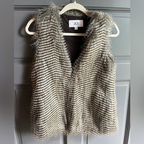 Faux‎ Fur Boho Gray/Brown Vest - Picture 2 of 5